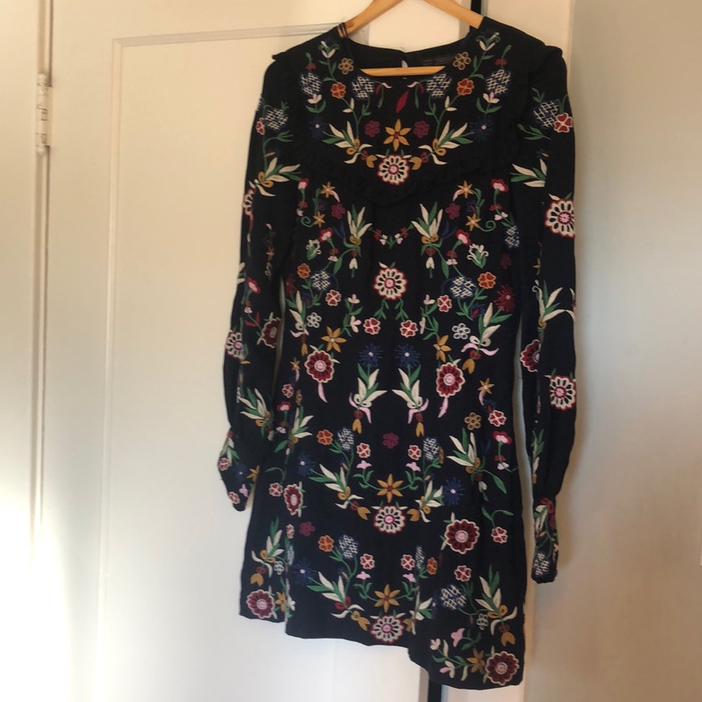 Beautiful spring dress.